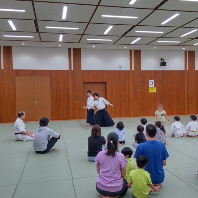 昨日は合気道初心者講習会でした。宇宙の会は親子教室を担当させていただきました😊  #合気道 #初心者講習会 #合気会 #東京 #田町 #港区 #武道 #初心者歓迎 #お稽古 #習いごと #女性 #男性 #小学生 #中学生 #港区スポーツセンター #aikido