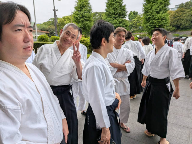 日本武道館での演武会に参加しました。  本番に向けて積み重ねてきた稽古の成果を、それぞれがしっかり発揮できた素晴らしい一日となりました。
大きな舞台を無事に終えられたこと、そして仲間と共に稽古できることに感謝です。  これからも日々の鍛錬を大切に、一歩ずつ成長していきます。  #合気道 #日本武道館 #演武会 #武道 #稽古 #感謝 #港区 #習い事 #港区スポーツセンター #田町 #三田