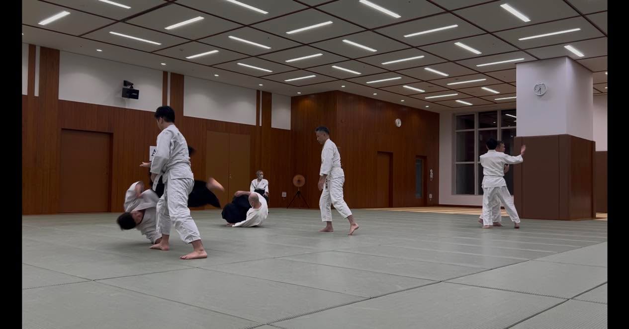 🥋 夏の昇段・昇級審査を行いました！  日頃の稽古の成果を発揮する、夏の昇段・昇級審査を行いました。  緊張感のある中、それぞれが自分の課題と向き合い、最後まで力を出し切って技を披露しました。  審査は一つの節目ですが、合気道はここからがまた新たなスタートです。今回の経験をこれからの稽古に活かし、さらに技を磨いていきましょう✨  #合気道 #合氣道 #昇段審査 #昇級審査 #合気道審査 #宇宙の会 #港区 #港区スポーツセンター #田町駅 #武道 #稽古 #合気道教室